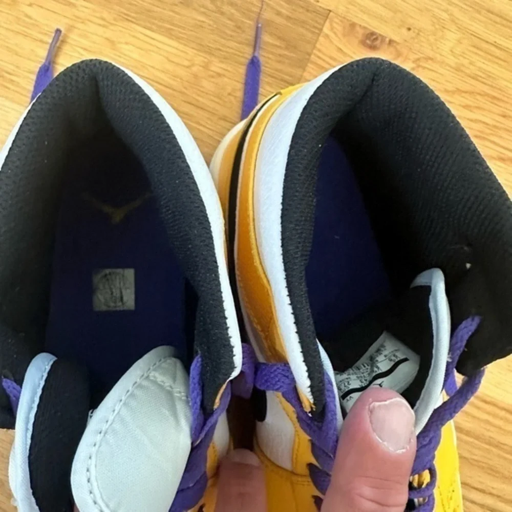 Size‎ 9.5 - Air Jordan 1 Mid Lakers.  LOOK BRAND NEW.  AUTHENTIC GUARANTEED